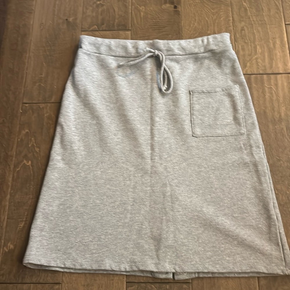 OVI Skirt Lightweight Knit Stretchy Gray with pocket- medium